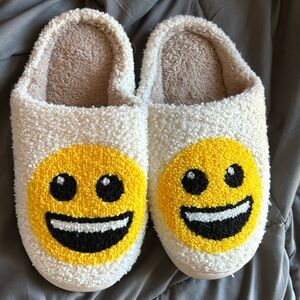 Unisex Size 7-8 Emoji Slippers. Never Worn.